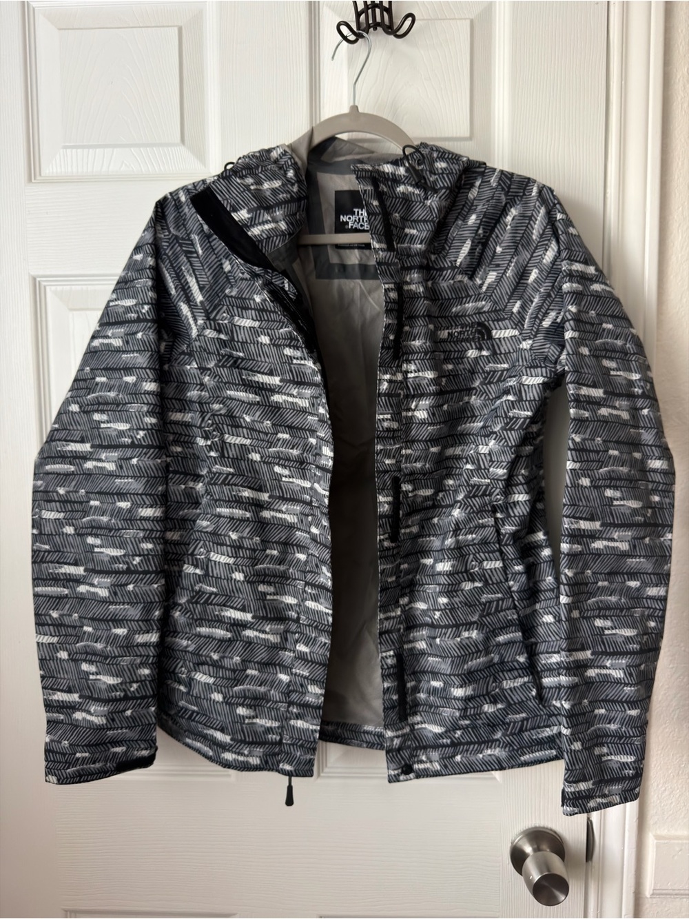 The North Face Novelty Venture Rain Jacket Hooded DryVent Black Gray Print Women